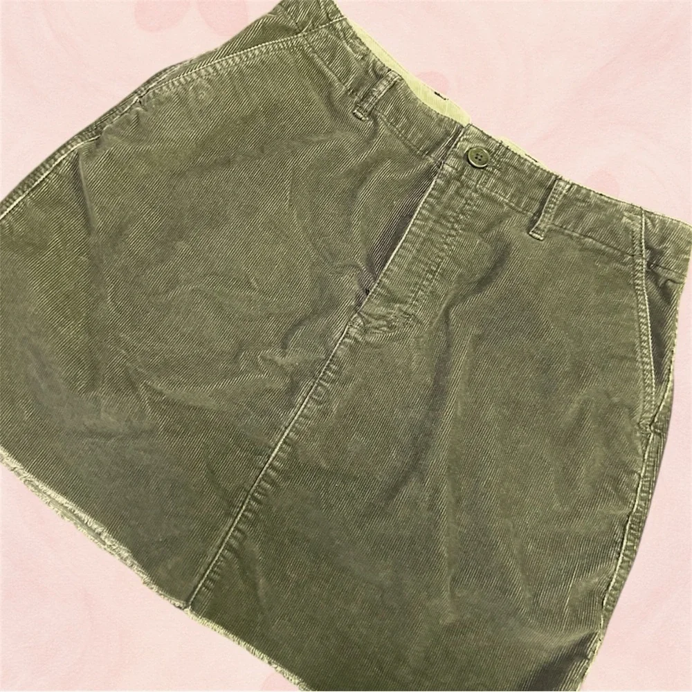 Eddie Bauer Olive Green Corduroy Mini Skirt - Size 8 - Picture 1 of 4